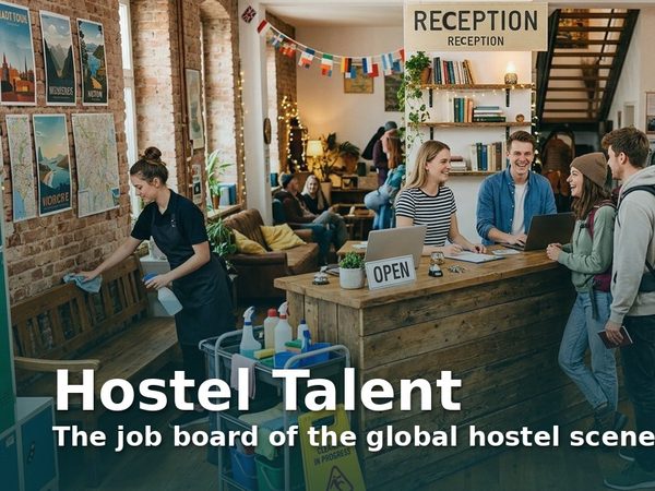 Vorschaubild von Hostel Talent: Rezeption eines Hostels mit Gästen und Mitarbeitenden
